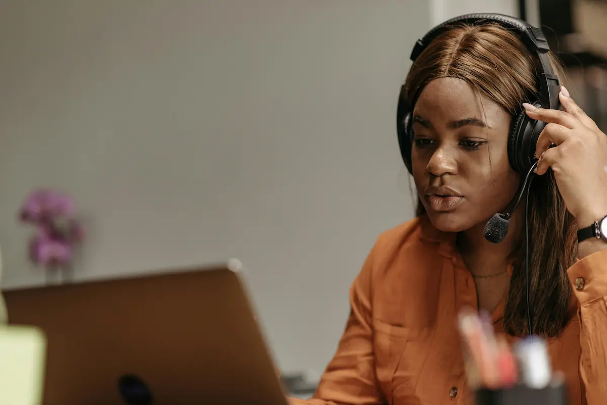what does a virtual assistant do?